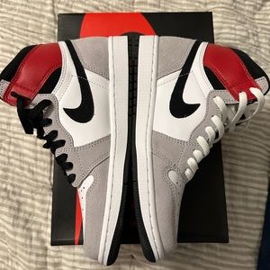 Air Jordan Retro 1 High OG Smoke Grey